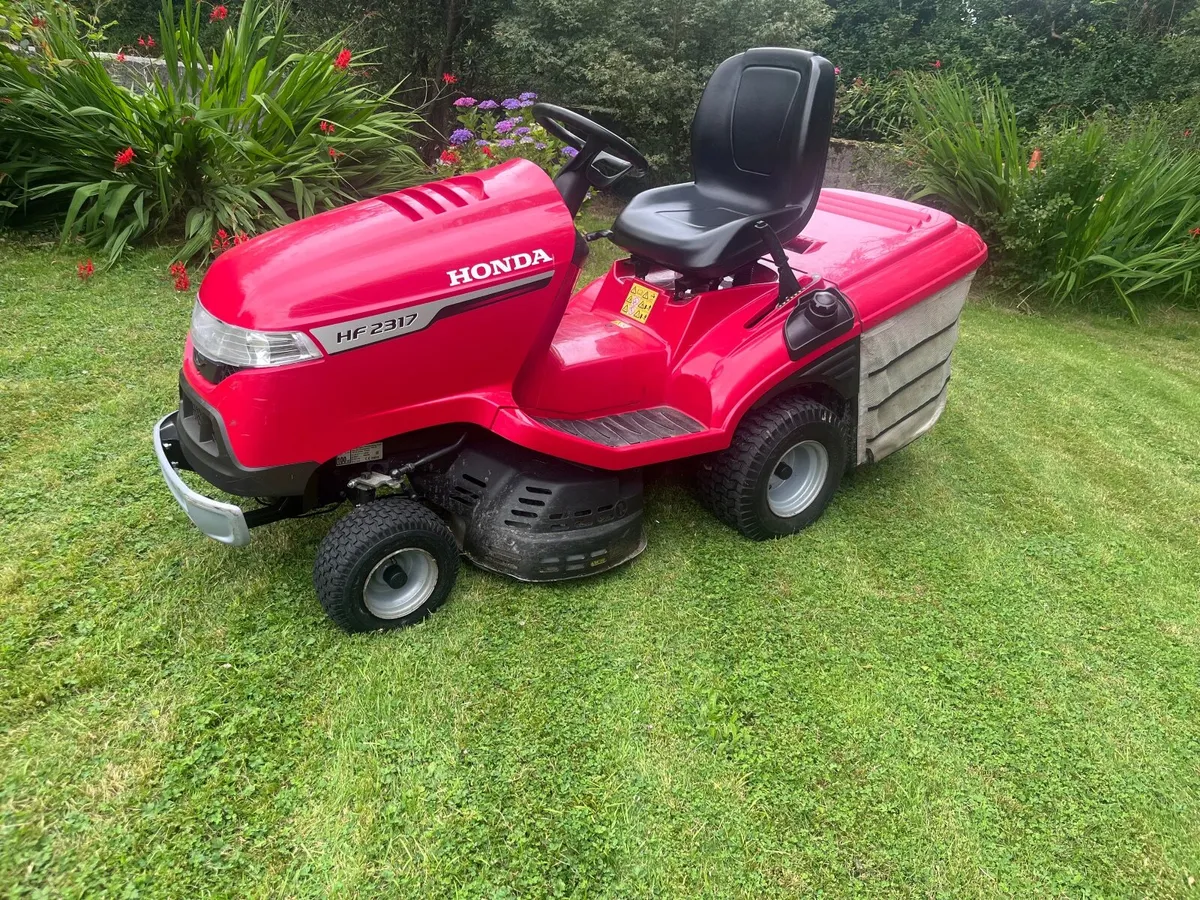 Honda HF2317 ride on mower - Image 3