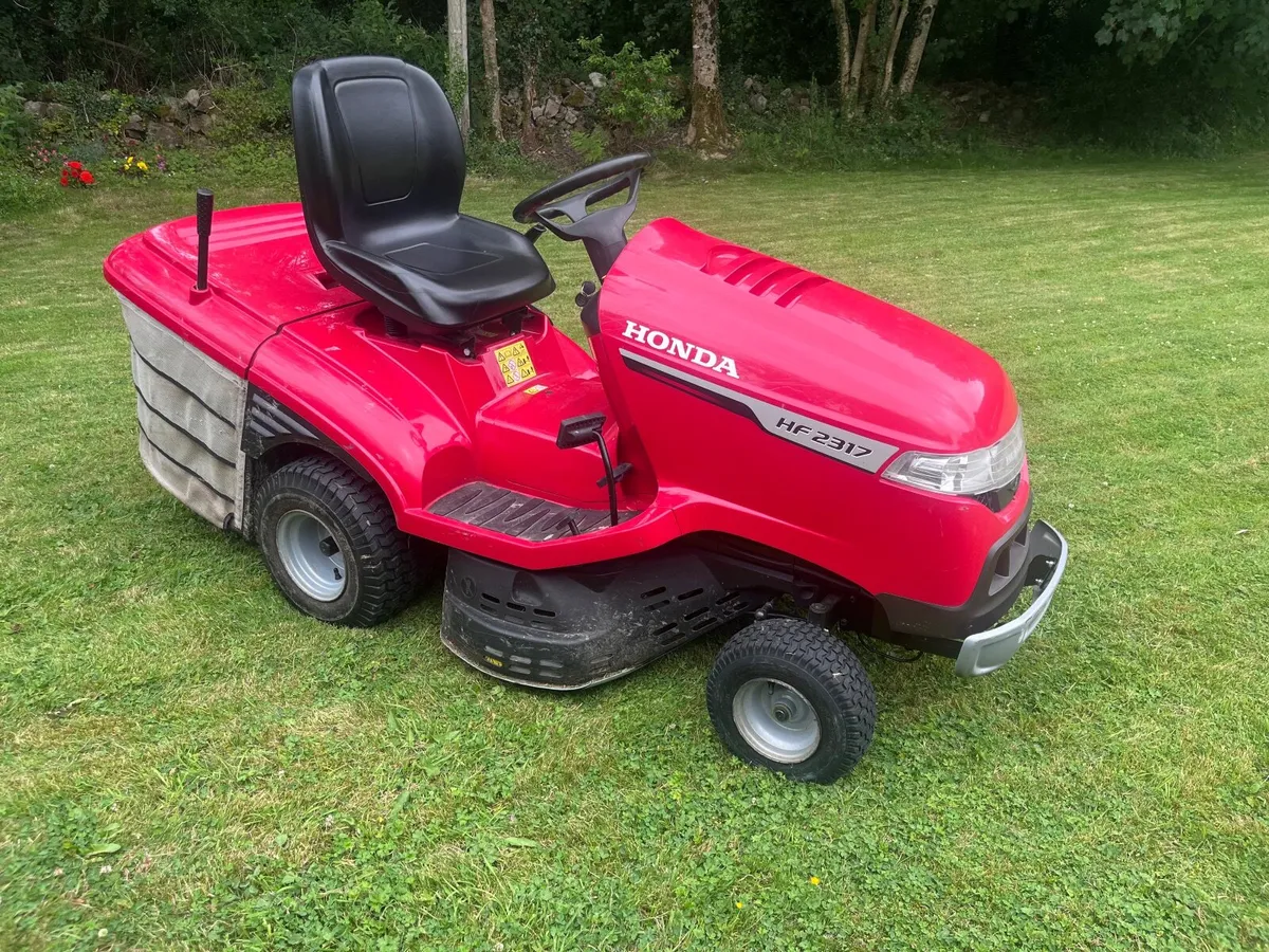 Honda HF2317 ride on mower - Image 2