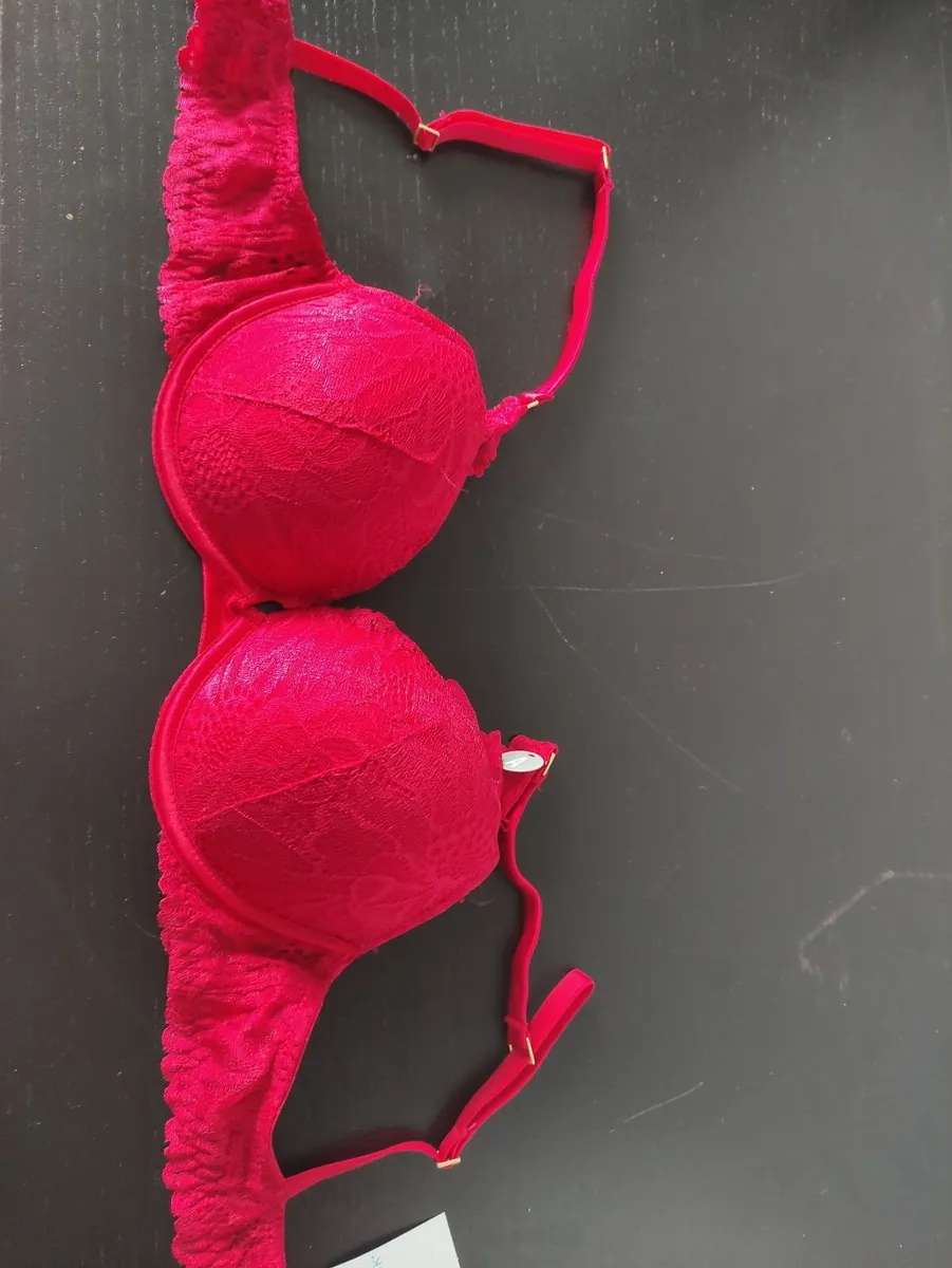 RED Bra push up 32 a new - Image 1