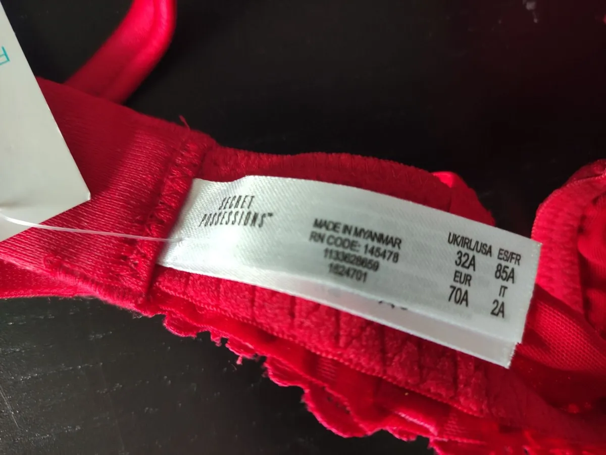 RED Bra push up 32 a new - Image 3