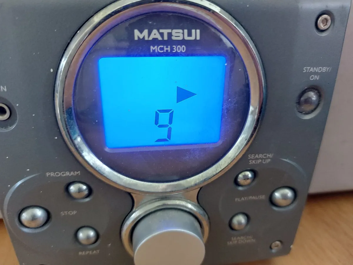 MATSUI MCH300 Micro Hi-Fi System, Radio, CD - Image 2