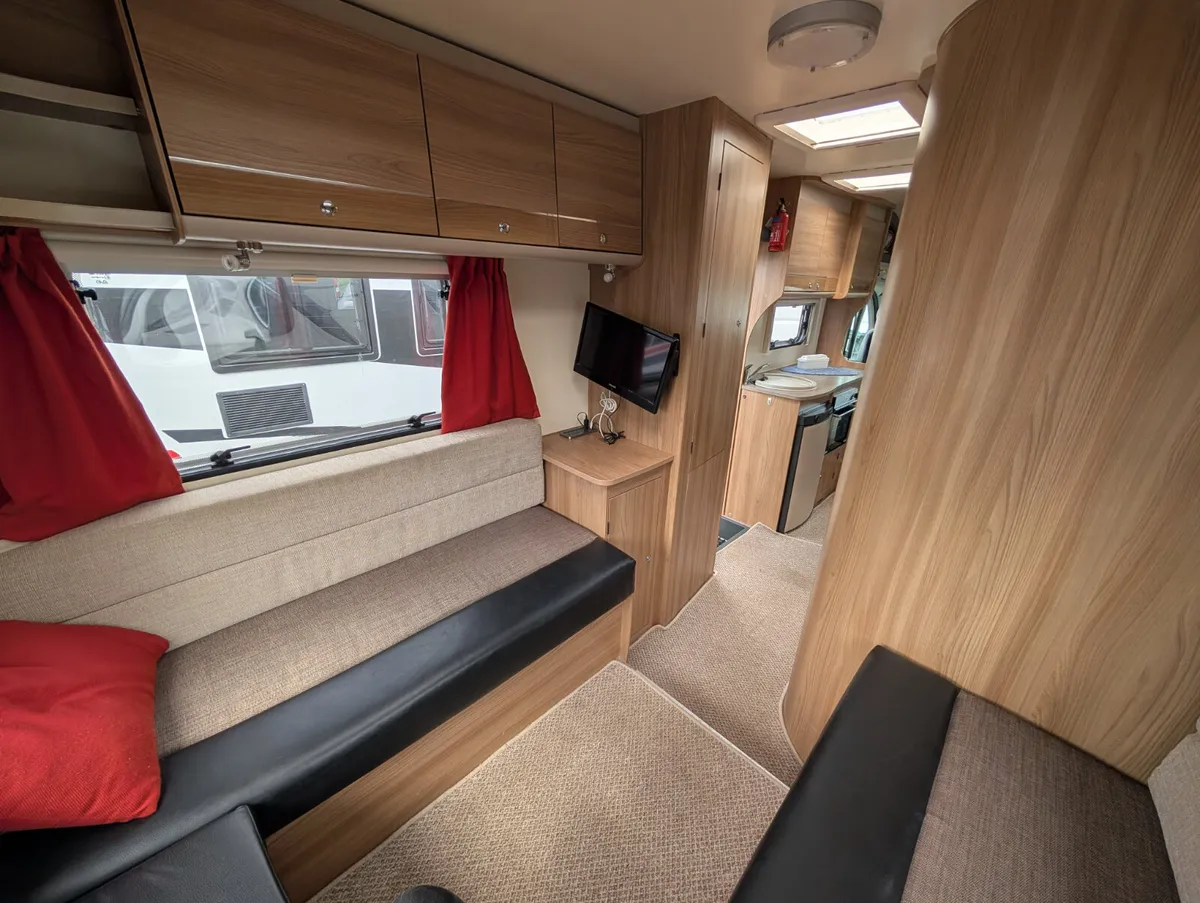 6 Berth Motorhome 6 Belts - Image 3