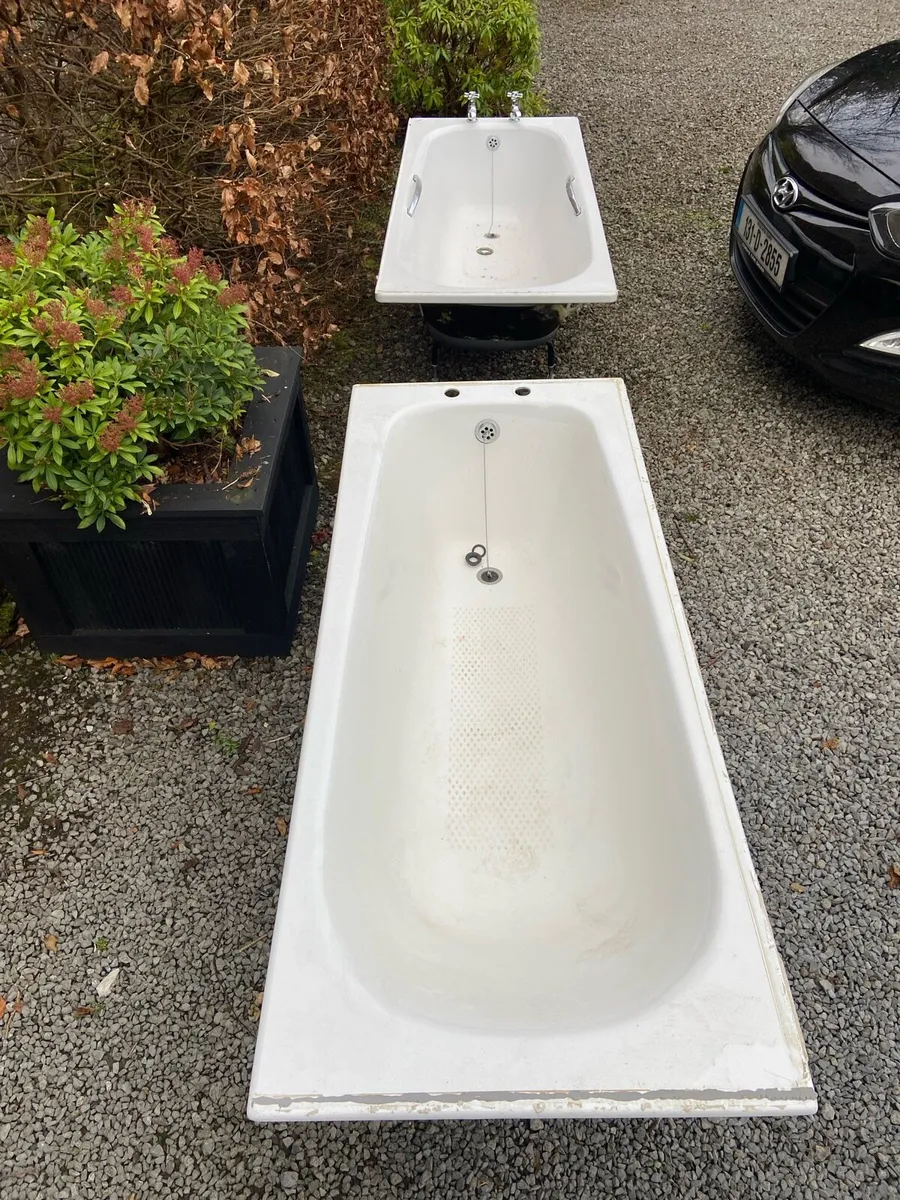 Cast iron bath tub