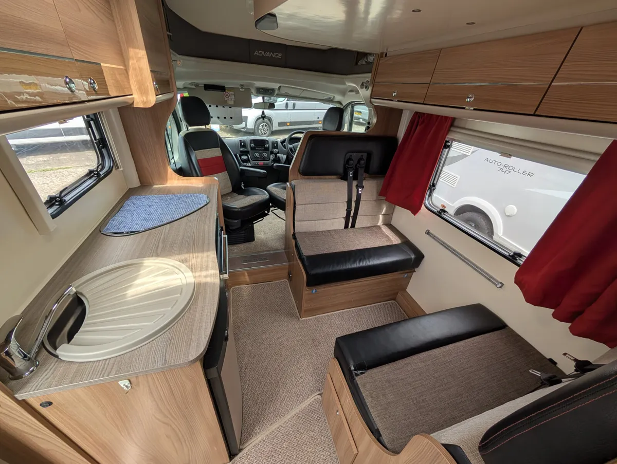 6 Berth Motorhome 6 Belts - Image 4