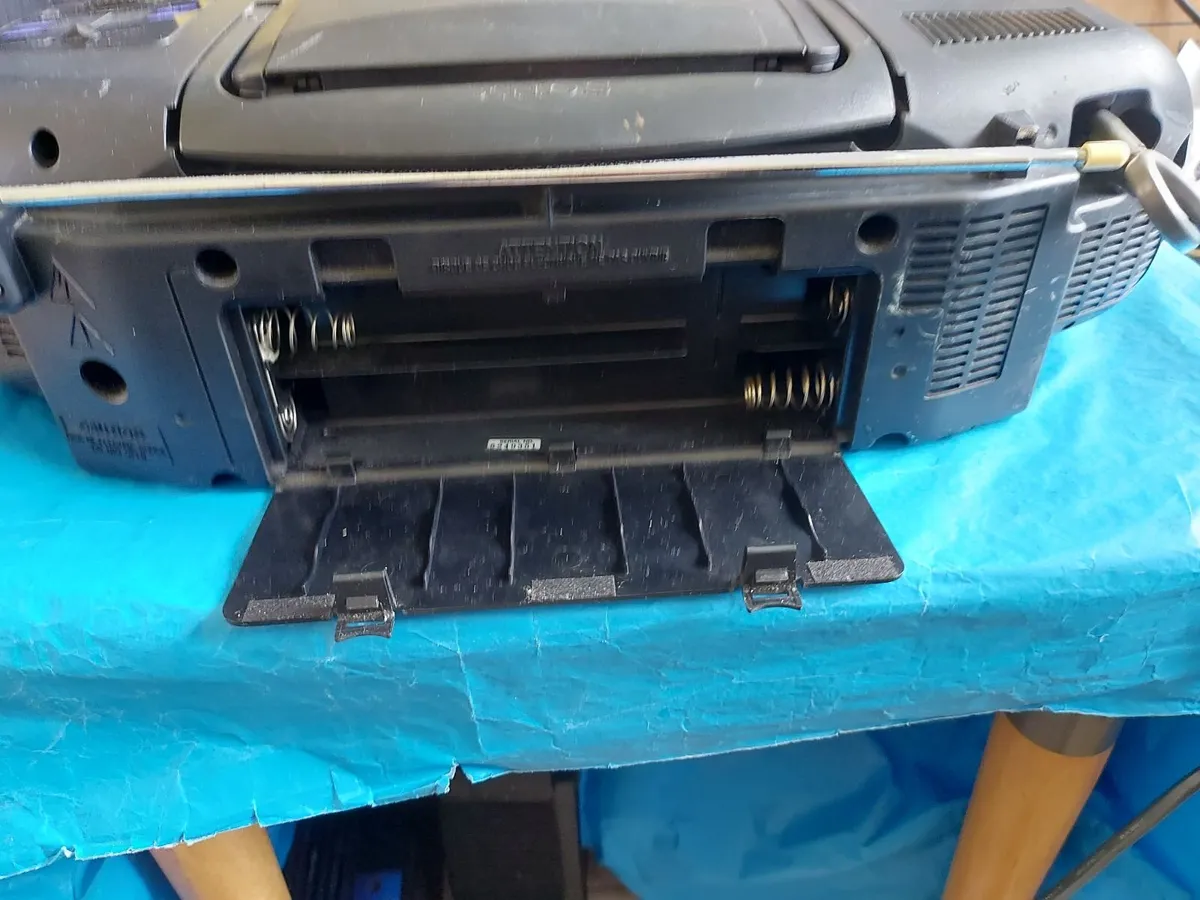 SONY CD Radio Cassette-Corder, Model No. CFD-8 - Image 4