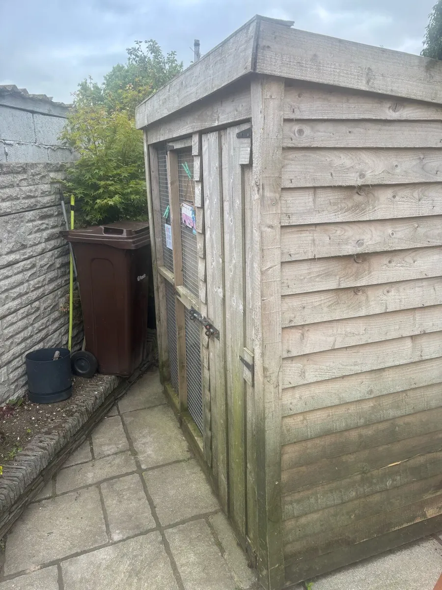 Dog shed, must disassemble and collect - Image 1