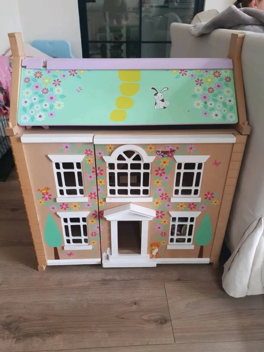 Tildo tedington wooden doll house - Image 1