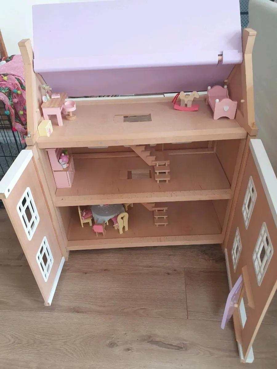 Tildo tedington wooden doll house - Image 3
