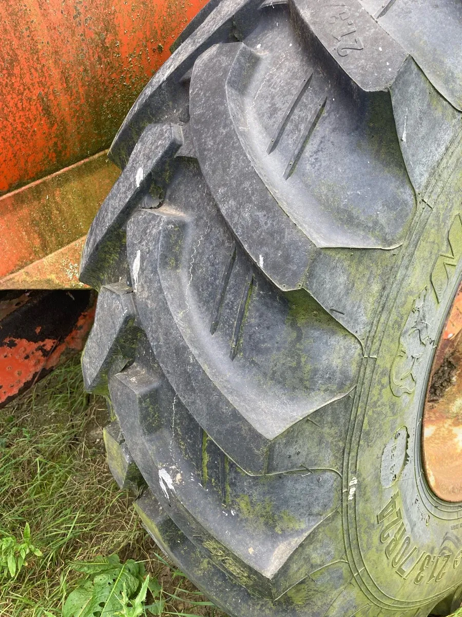 wheel for vacuum tank near new tyre - Image 3