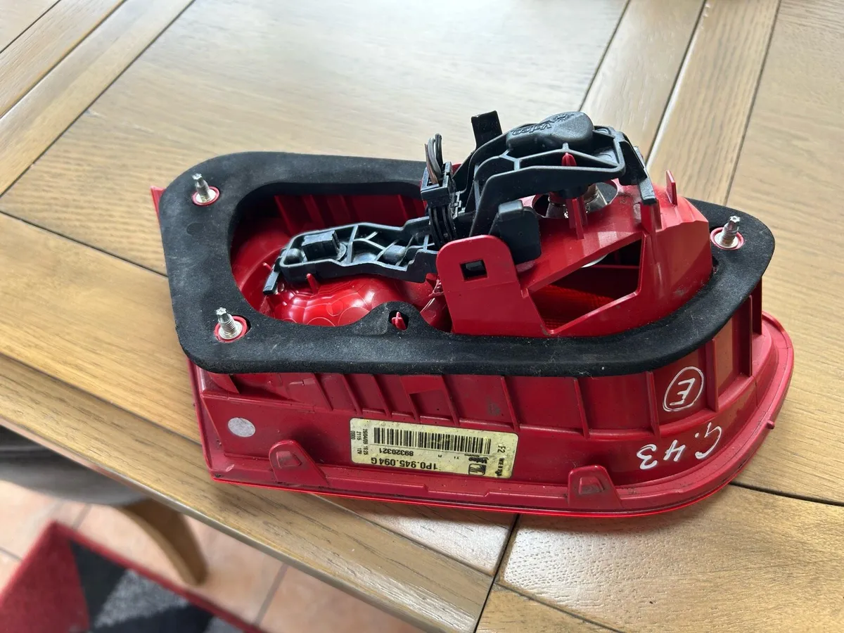 R/h inner tail lamp for 08 on seat Leon - Image 3