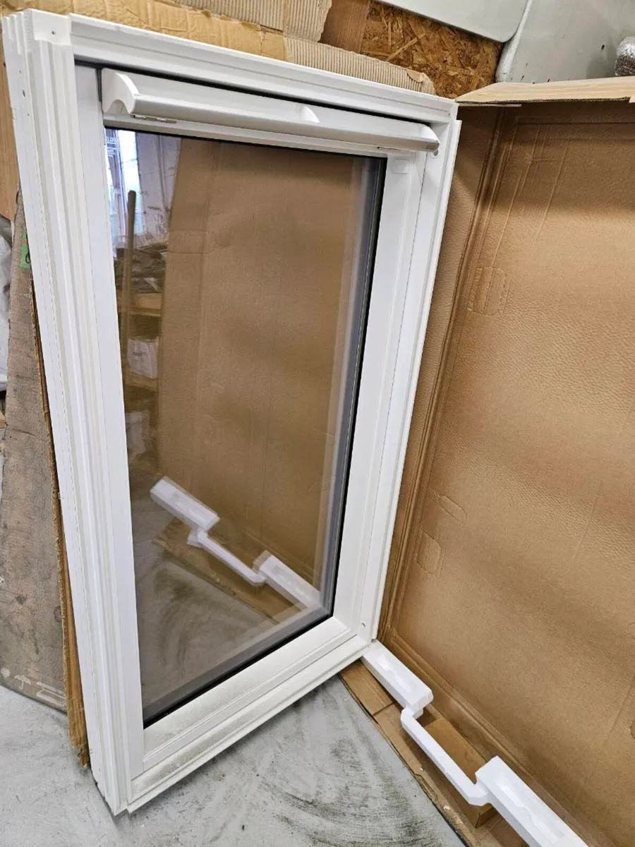 Velux centre pivot window GGL mk08 780 x 1400 - Image 1