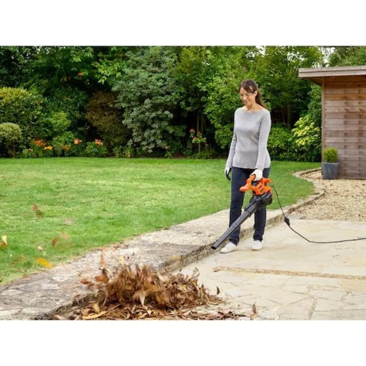 Black & Decker Electric Leaf Blower GW2610V - Image 4