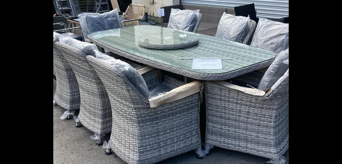 Stunning 8 Seater Set C/W Firepit