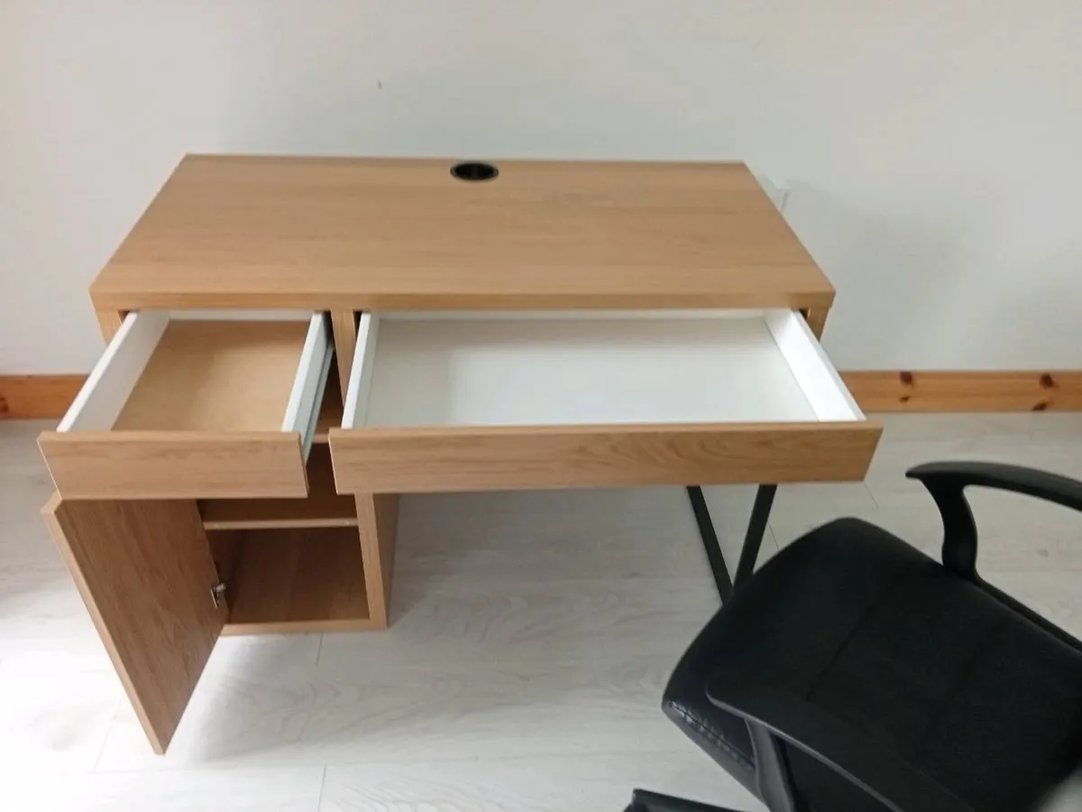 Desk and Office chair - Image 4