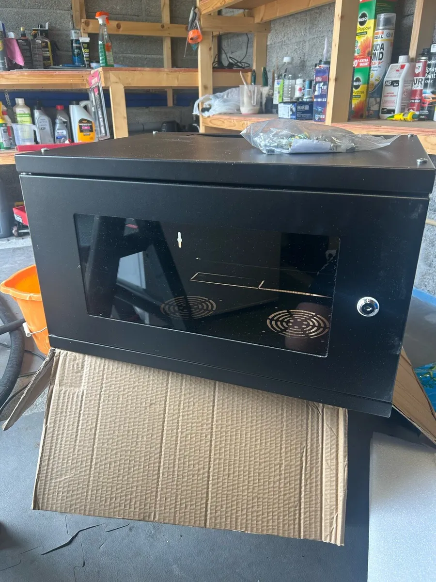 Rackytrax  wall mounted cabinet - Image 1