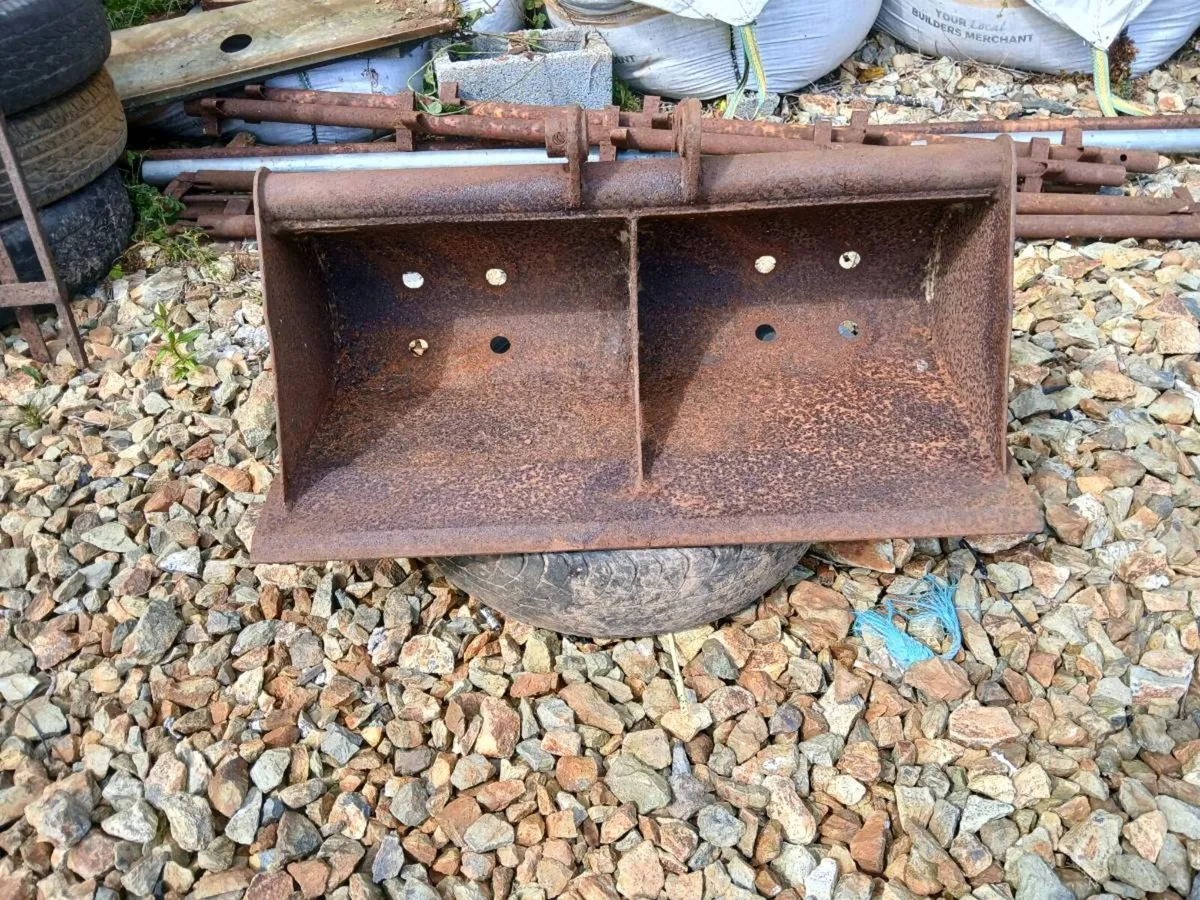 MINI DIGGER 3' GRADING BUCKET - Image 1