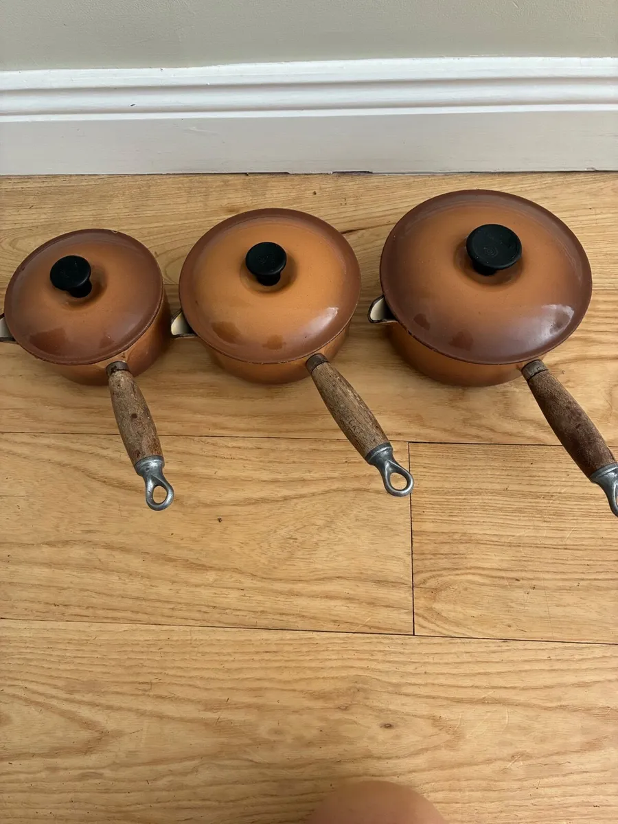 Le Creuset brown saucepans 14, 16, 18 - Image 1