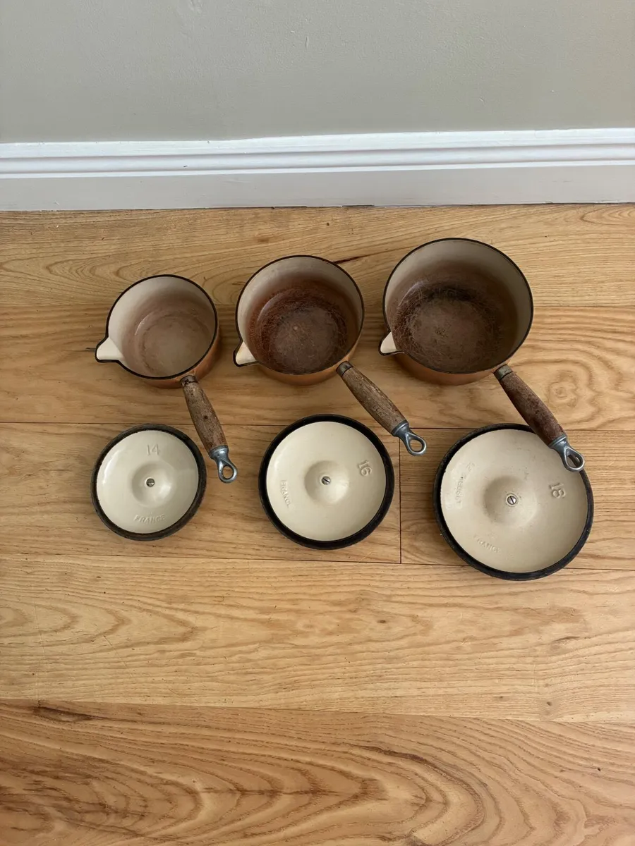 Le Creuset brown saucepans 14, 16, 18 - Image 2