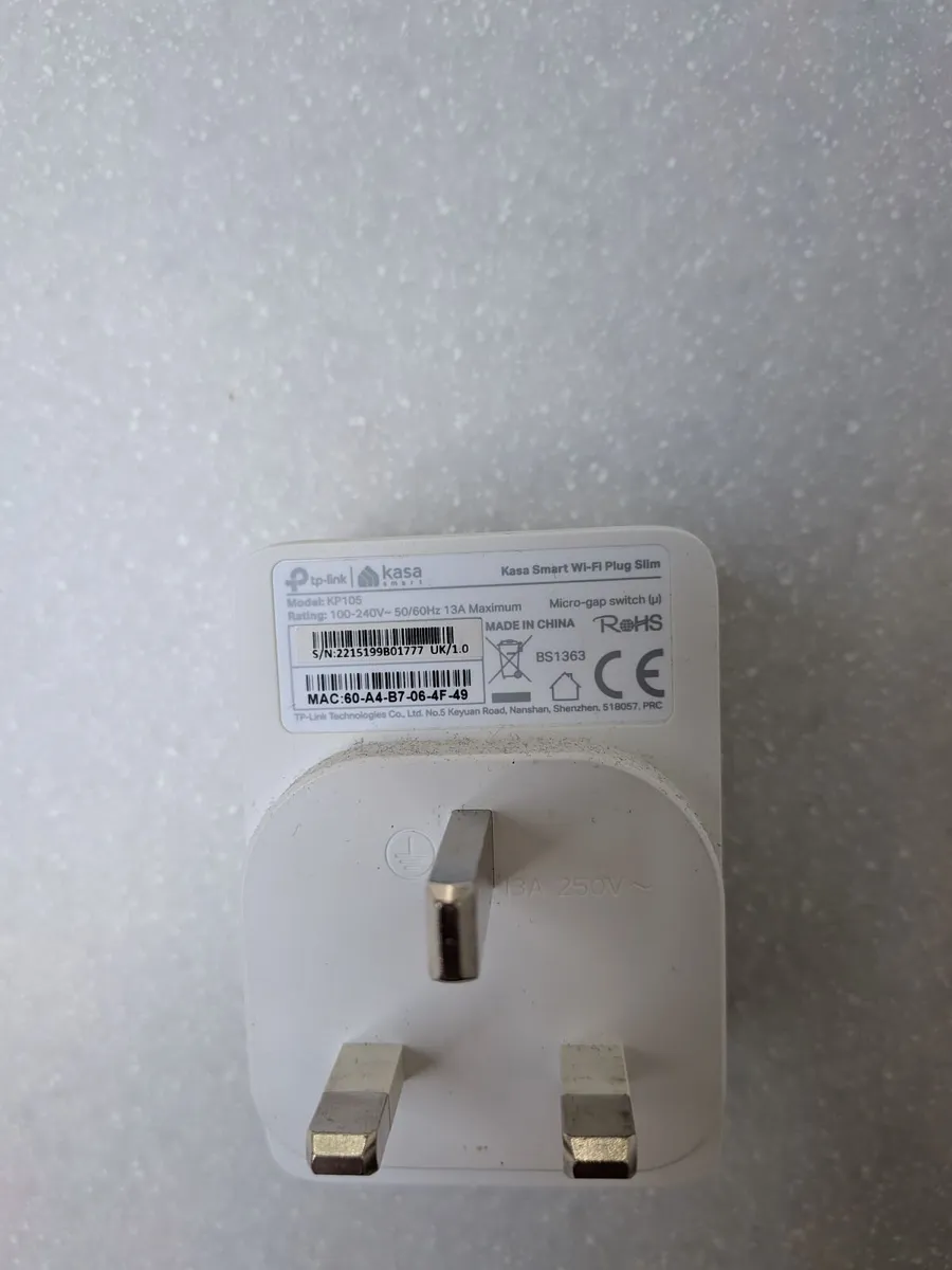 Tapo Smart plug x 2, Tapo light bulb x 2 - Image 3