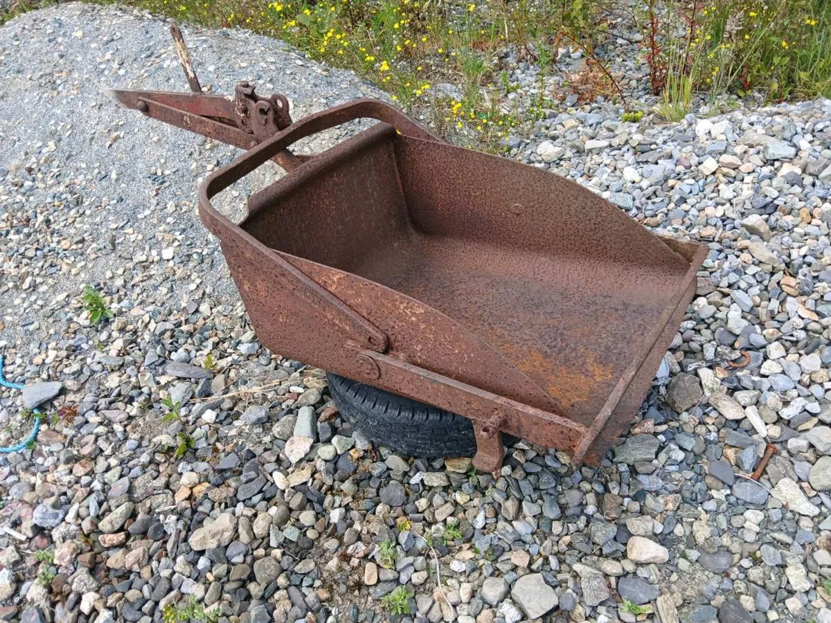 MASSEY FERGUSON EARTH SCOOP - Image 3