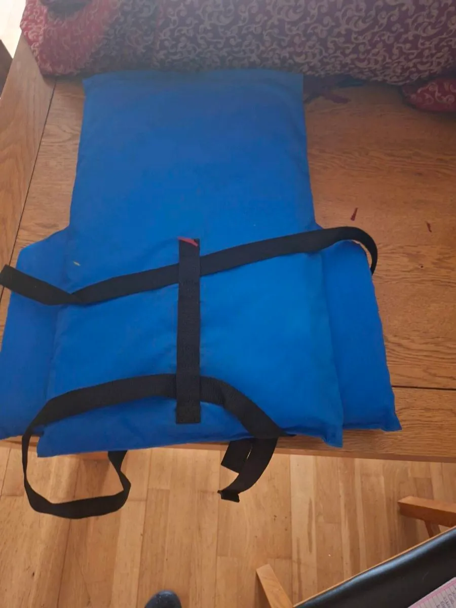 Life Jackets - Image 3