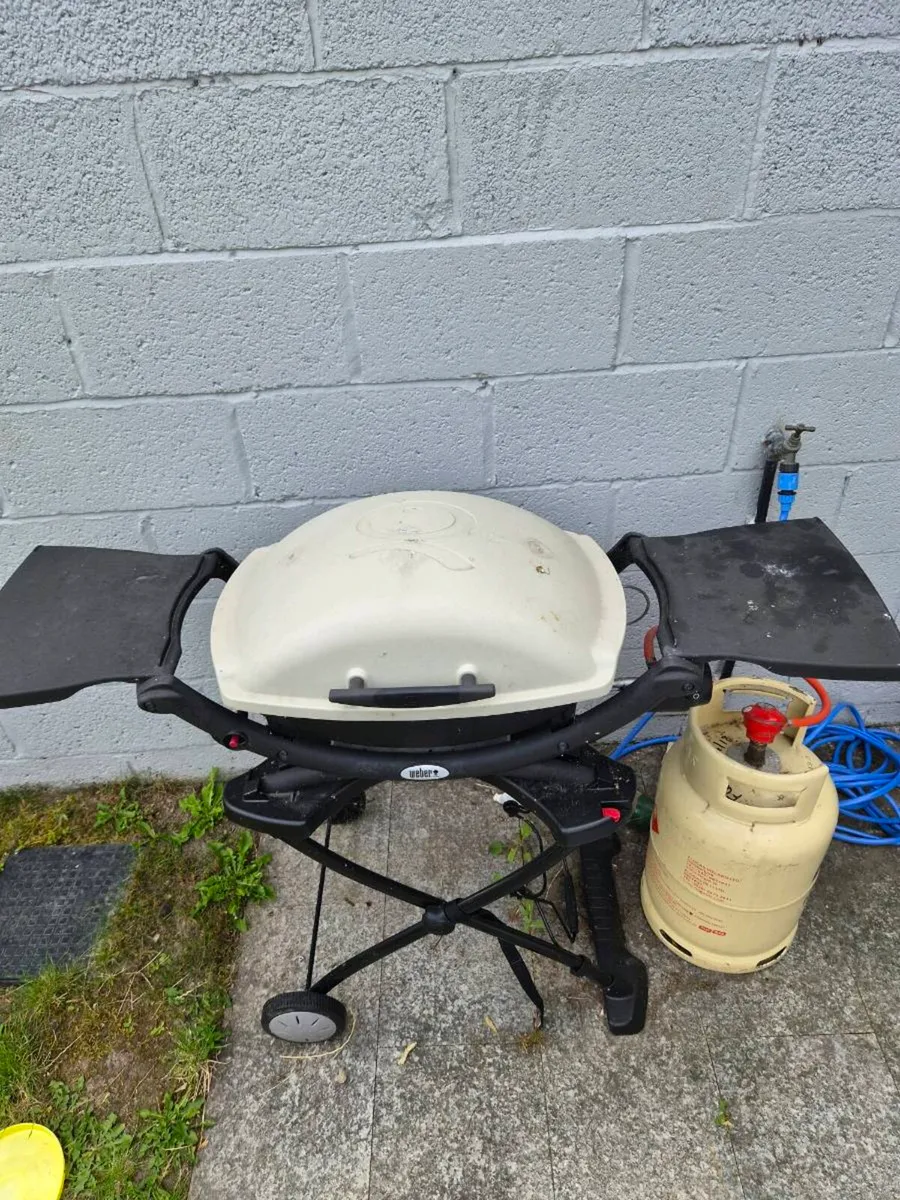 Weber Q1000 with Weber Cart - Image 3
