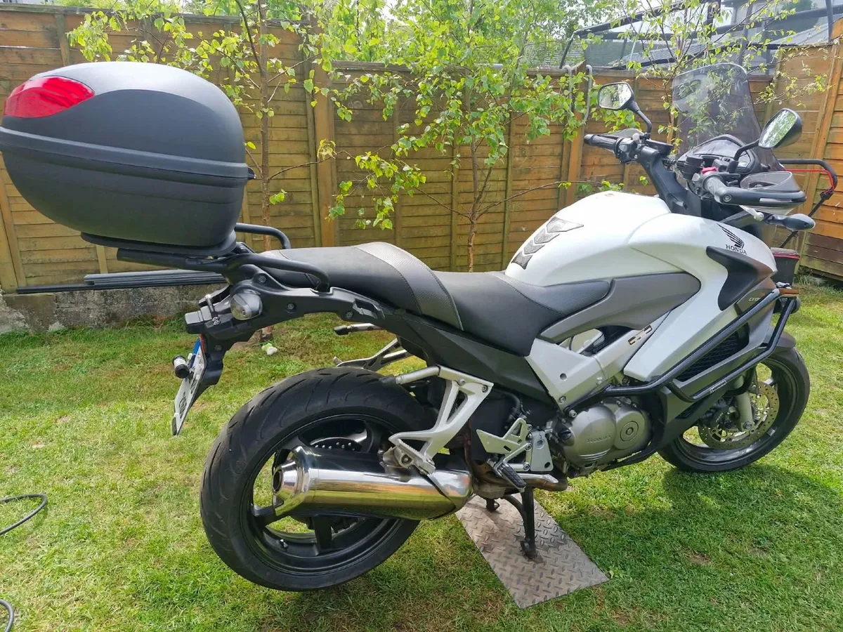 2012 Honda VFR 800 Crossrunner - Image 4