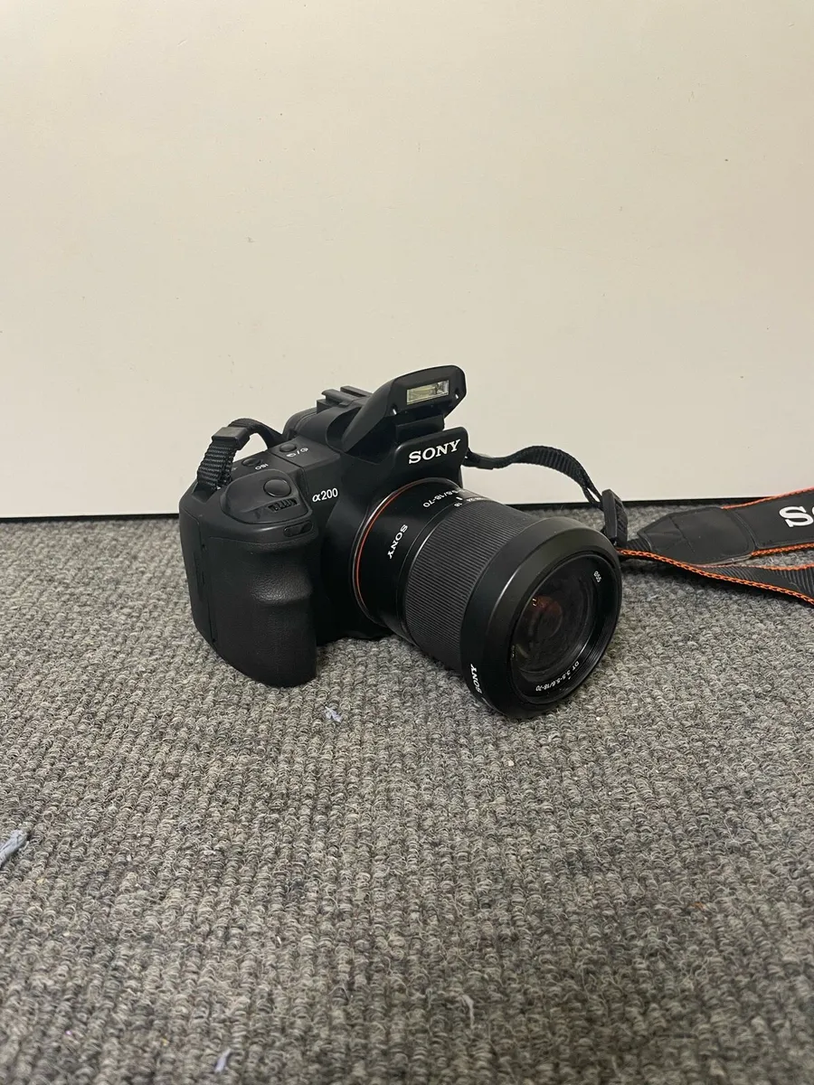 Sony Alpha 200 - Image 2