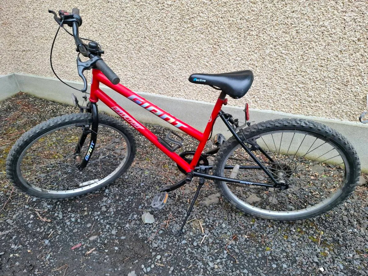 Giant ladies/girls mountain bike - Image 1