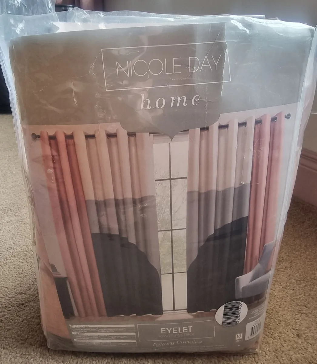 Curtains - Image 2