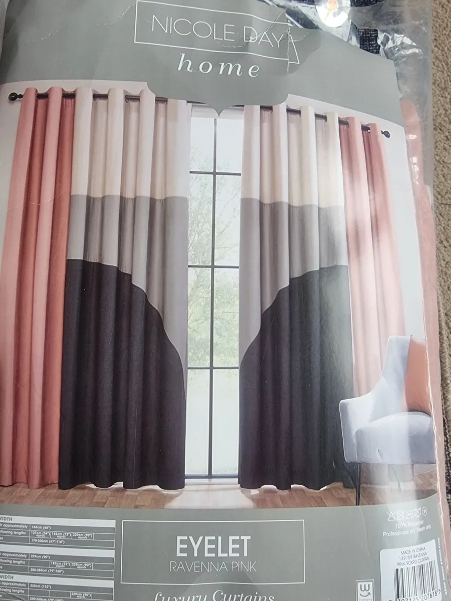 Curtains - Image 3