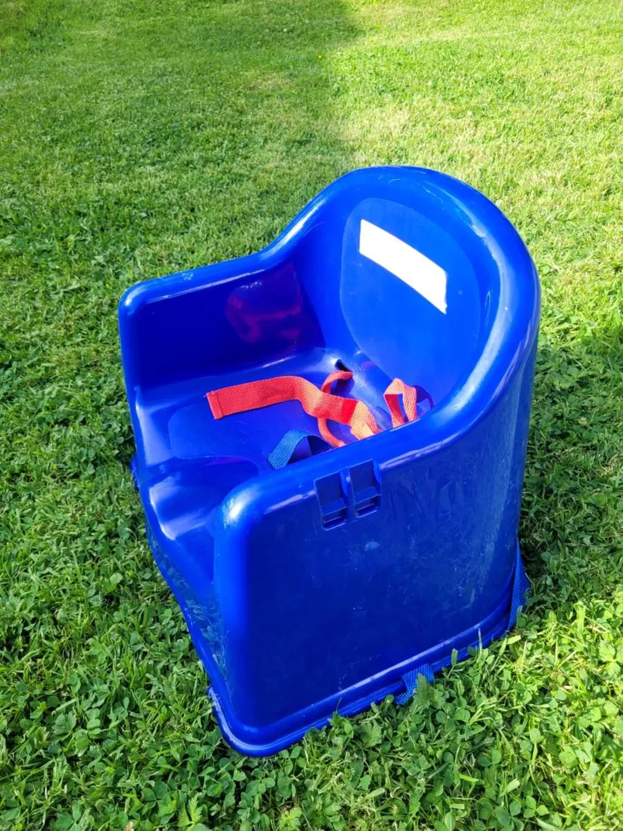 Plastic baby booster - Image 1