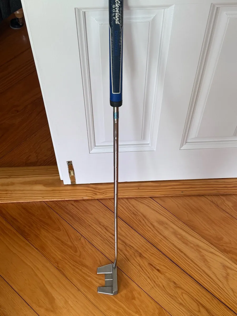 Cleveland Huntington Beach Putter - Image 4