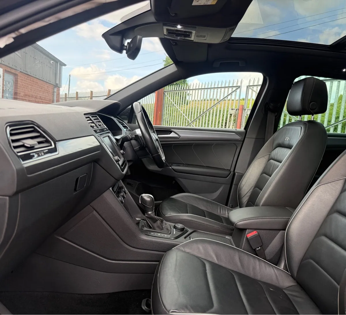 2016 VW TIGUAN 2.0 TDi 150 4Motion R-Line 5dr DSG - Image 3