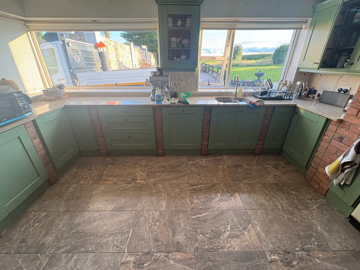 Kitchen and utility room - Image 2