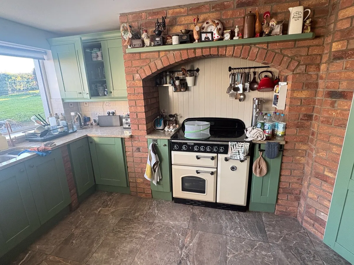 Kitchen and utility room - Image 3