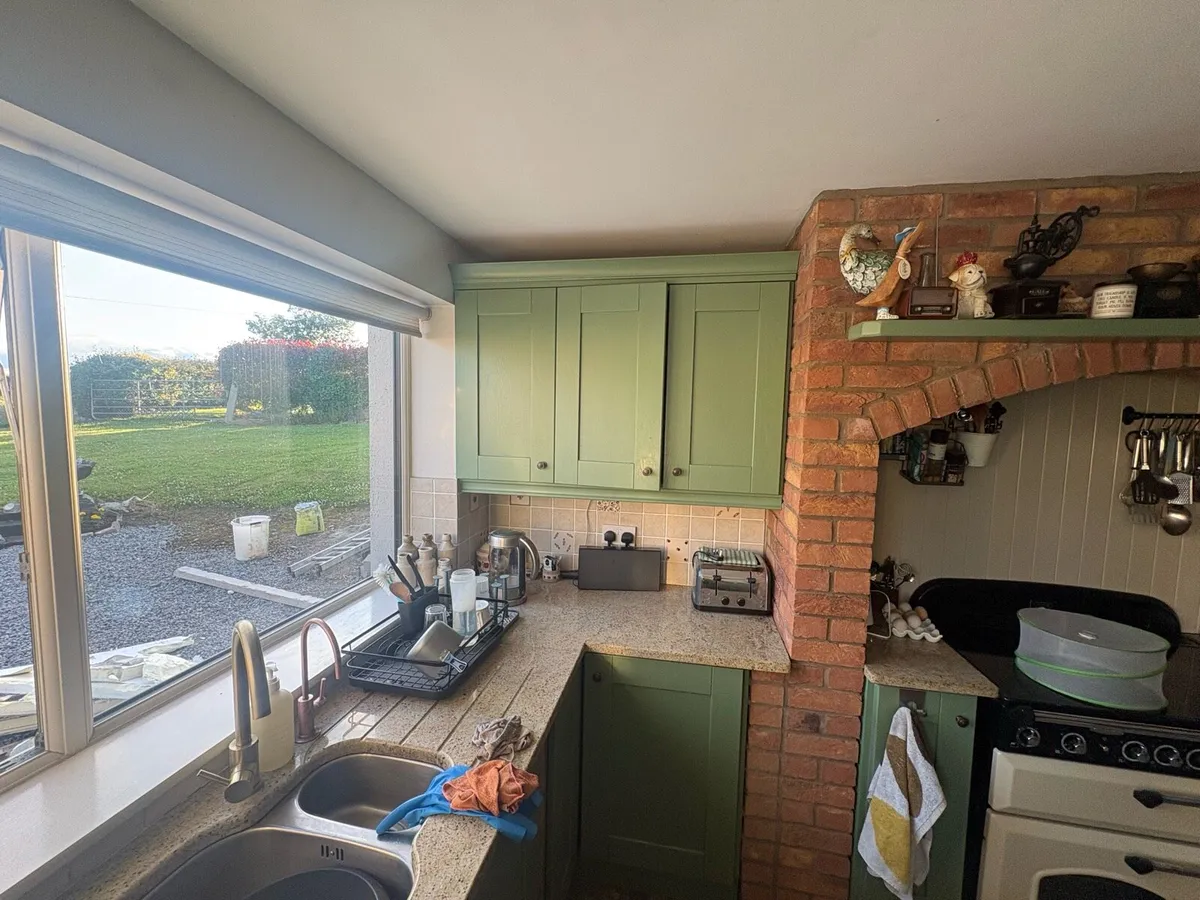 Kitchen and utility room - Image 4