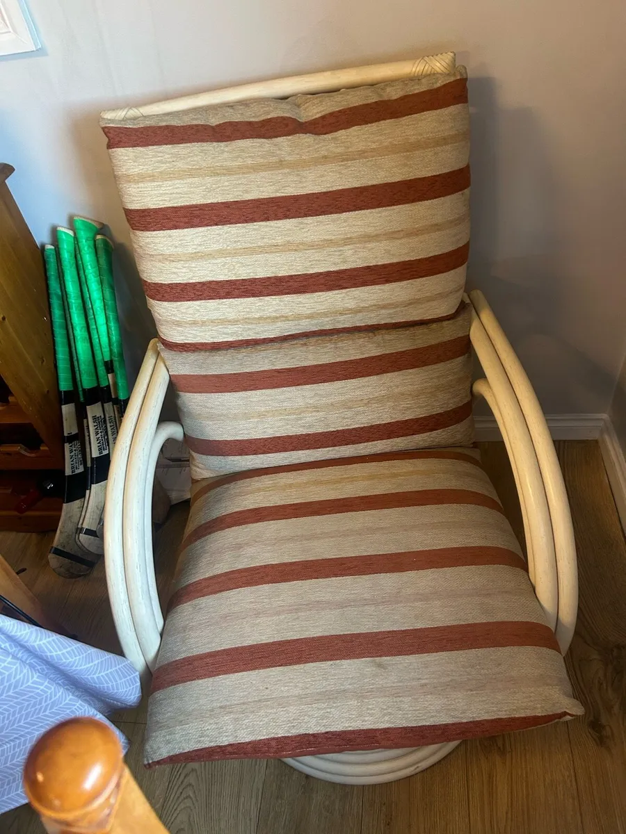 2  Chairs - Image 1