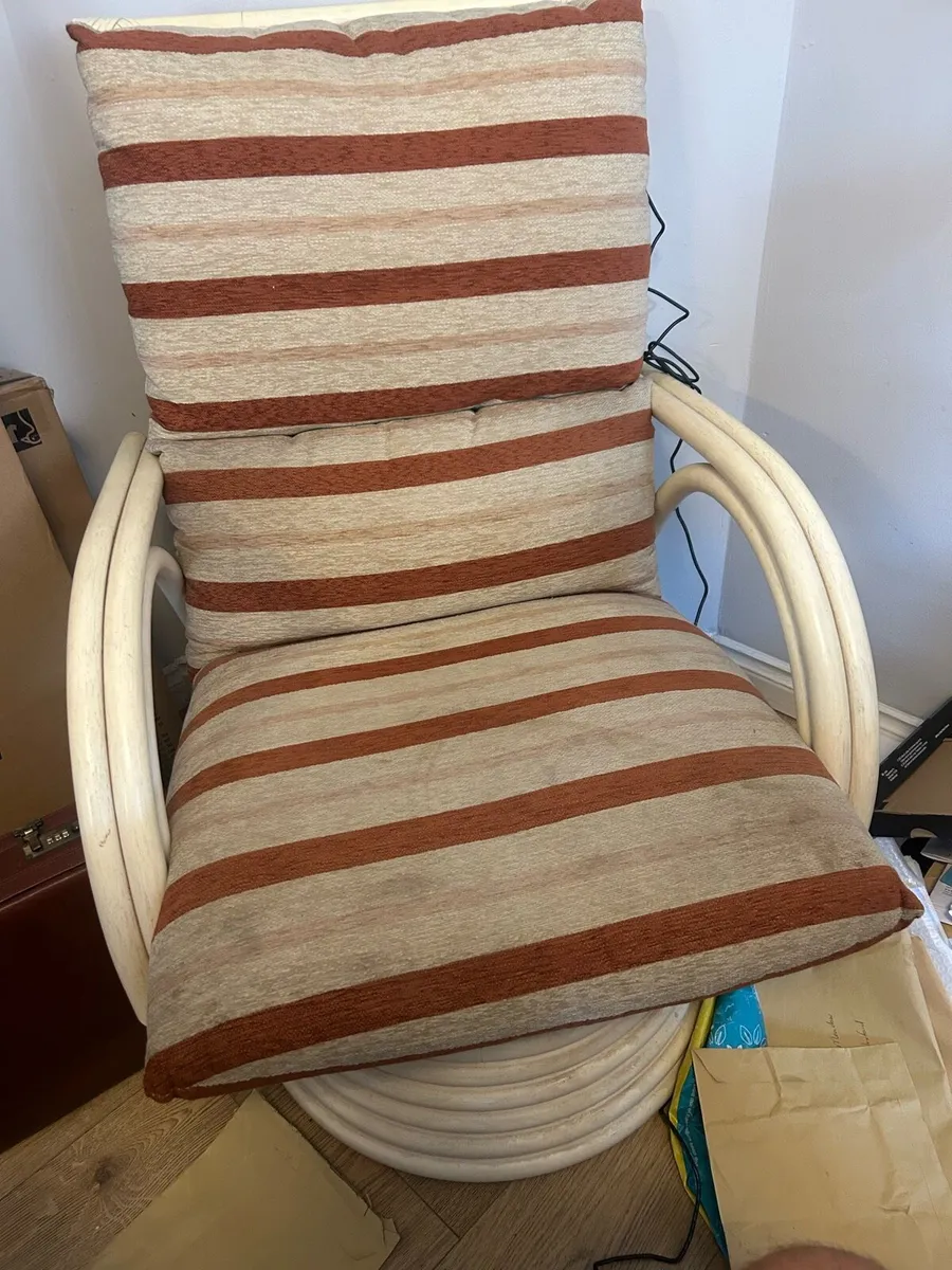 2  Chairs - Image 3