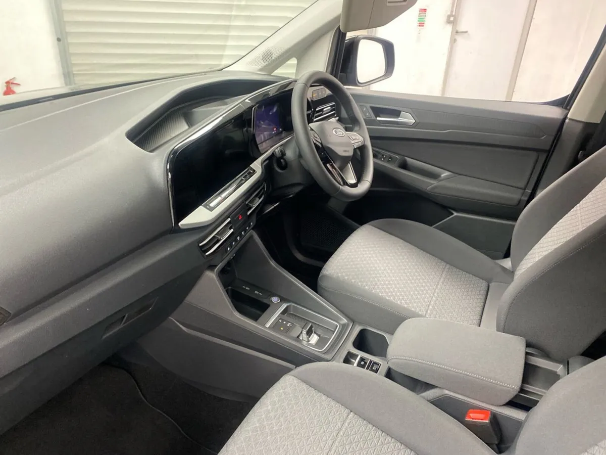 Ford Tourneo Connect TTITANIUM SWB L1 2.0L EcoBlue - Image 2