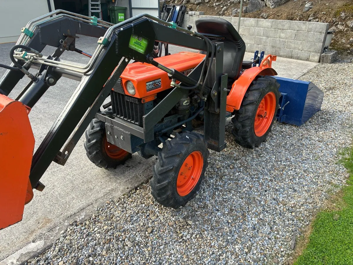 Kubota 6000 4wheel drive with front loader - Image 4