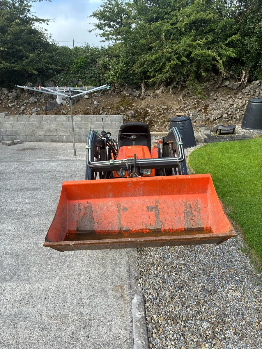 Kubota 6000 4wheel drive with front loader - Image 3