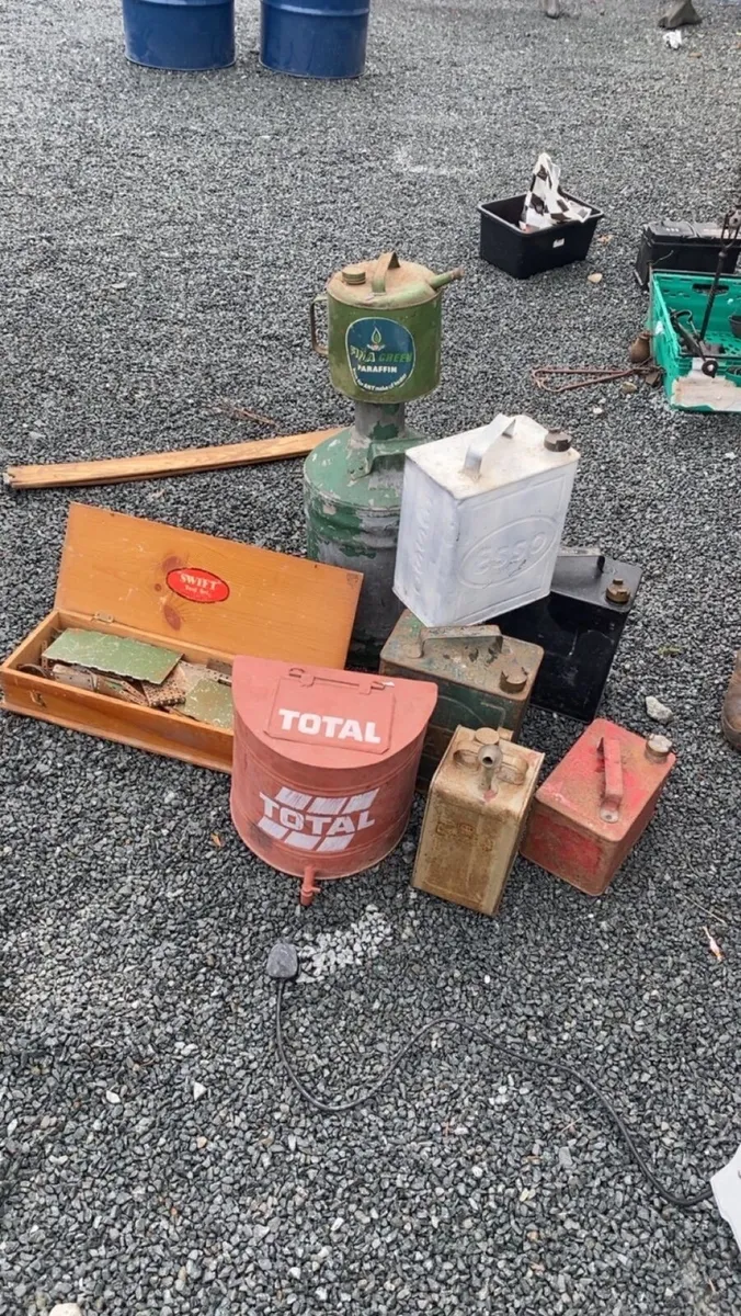 Vintage job lot of oil cans