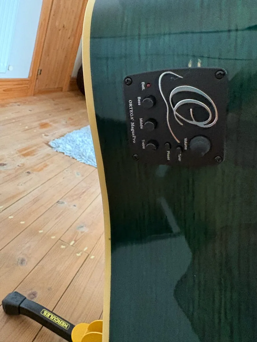 Acoustic guitar - Image 2