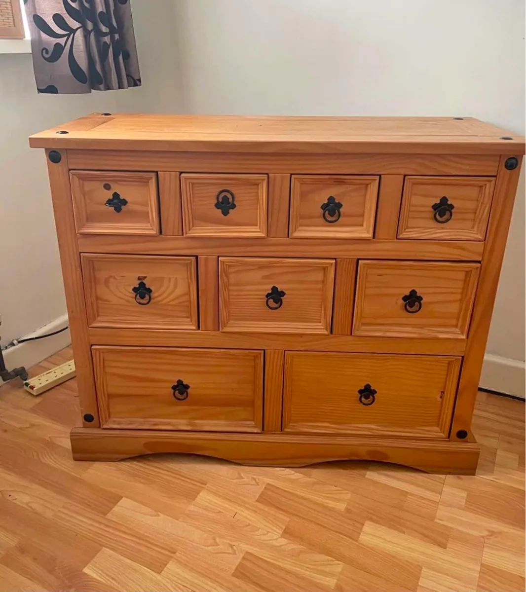 Mexican pine chest of drawers - Image 2