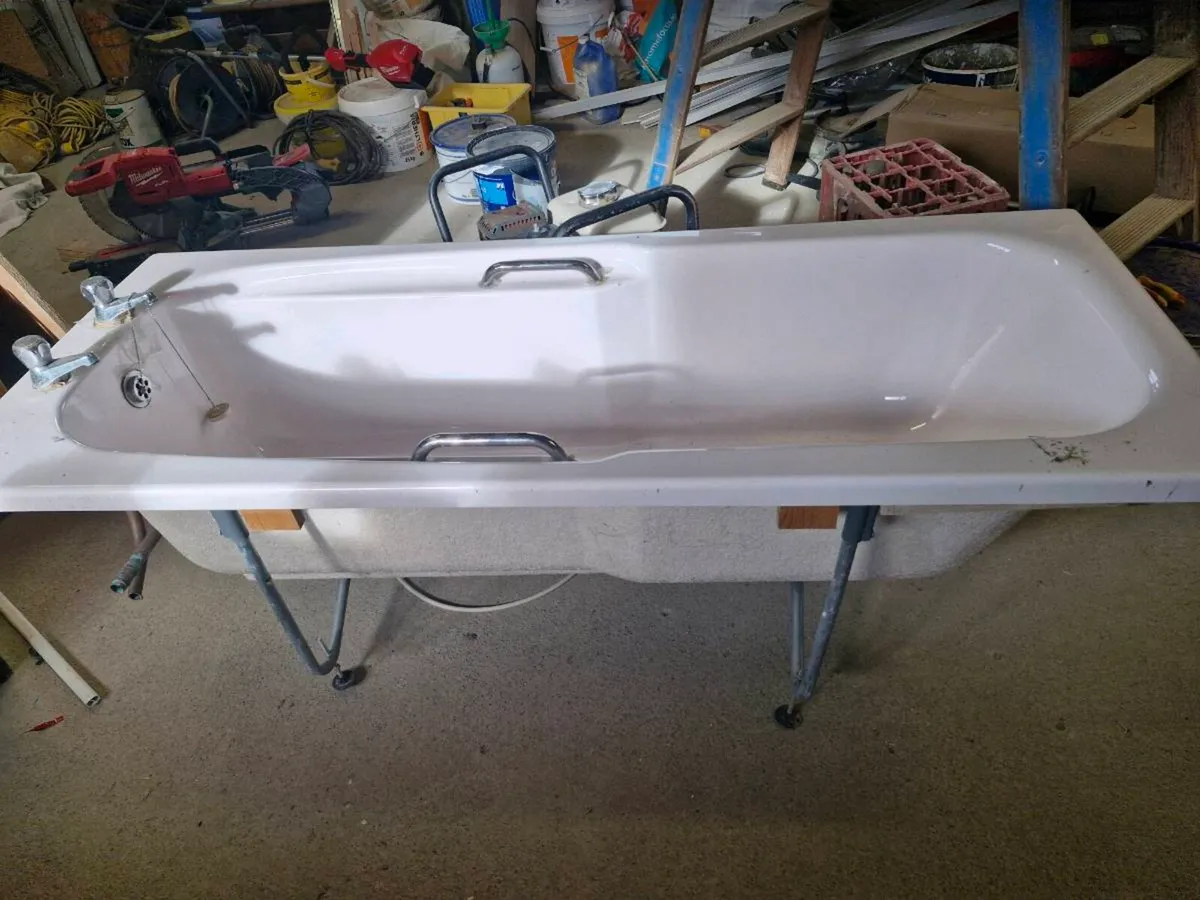 Fiberglass bath