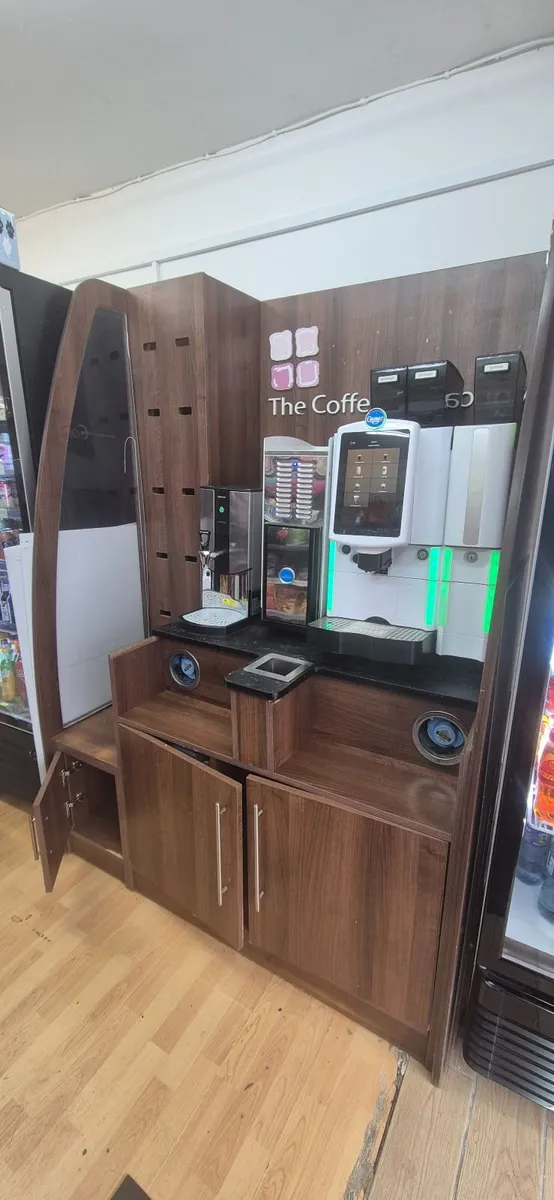 Coffee machine and setup - Image 3