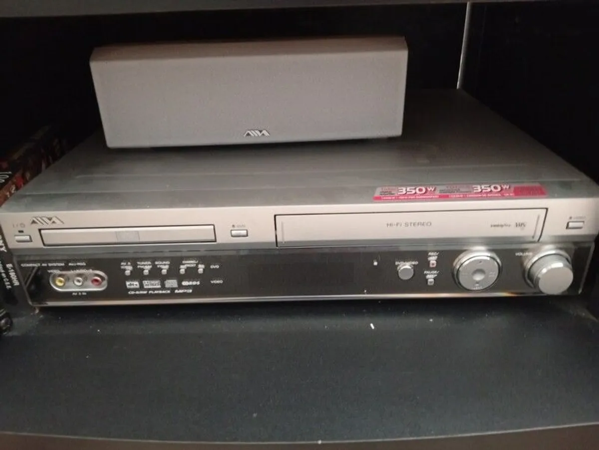 Aiwa dvd/cd/ vhs system - Image 1