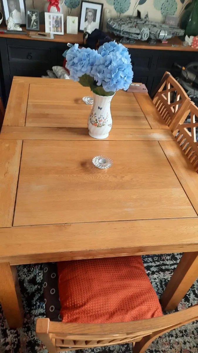 Dining table and chairs - Image 1