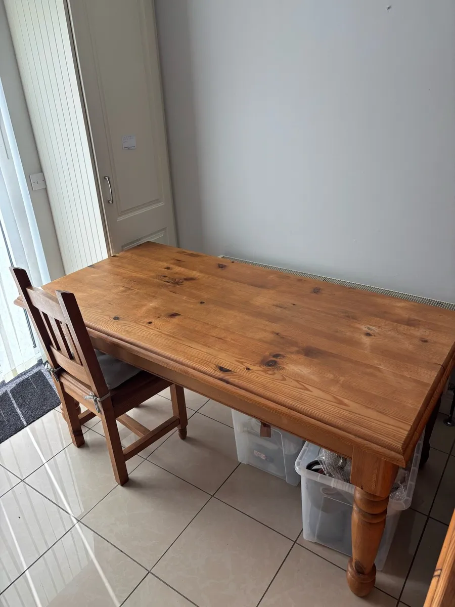 Kitchen table and chairs - Image 2
